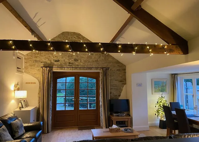 Norburton Hall Cottages